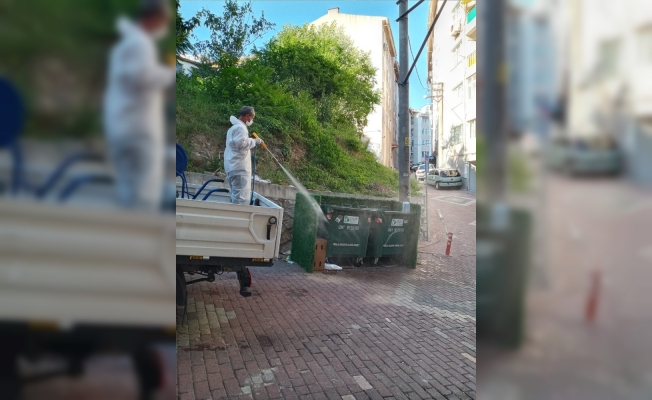 İzmit’teki çöp konteynerleri bayram sonrası dezenfekte edildi