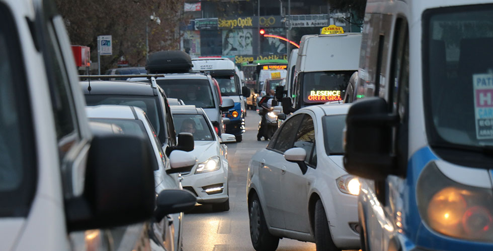 Sakarya'da trafiğe kayıtlı araç sayısı kaç?
