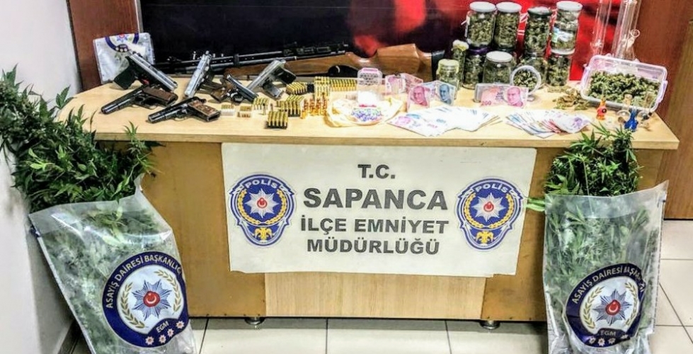 Sakarya’da yılbaşı öncesi uyuşturucu operasyonu: 2 gözaltı
