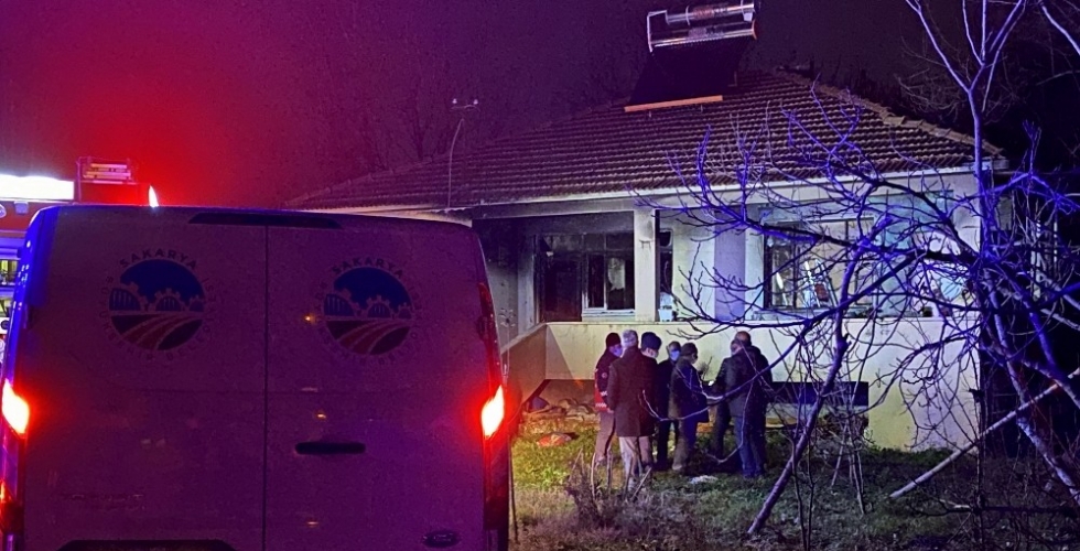 Sakarya’daki ev yangınında aile faciası, baba ile kızı hayatını kaybetti