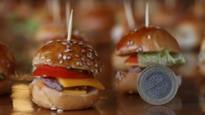 1 TL’ye hamburger: Boyutu küçük, lezzeti büyük